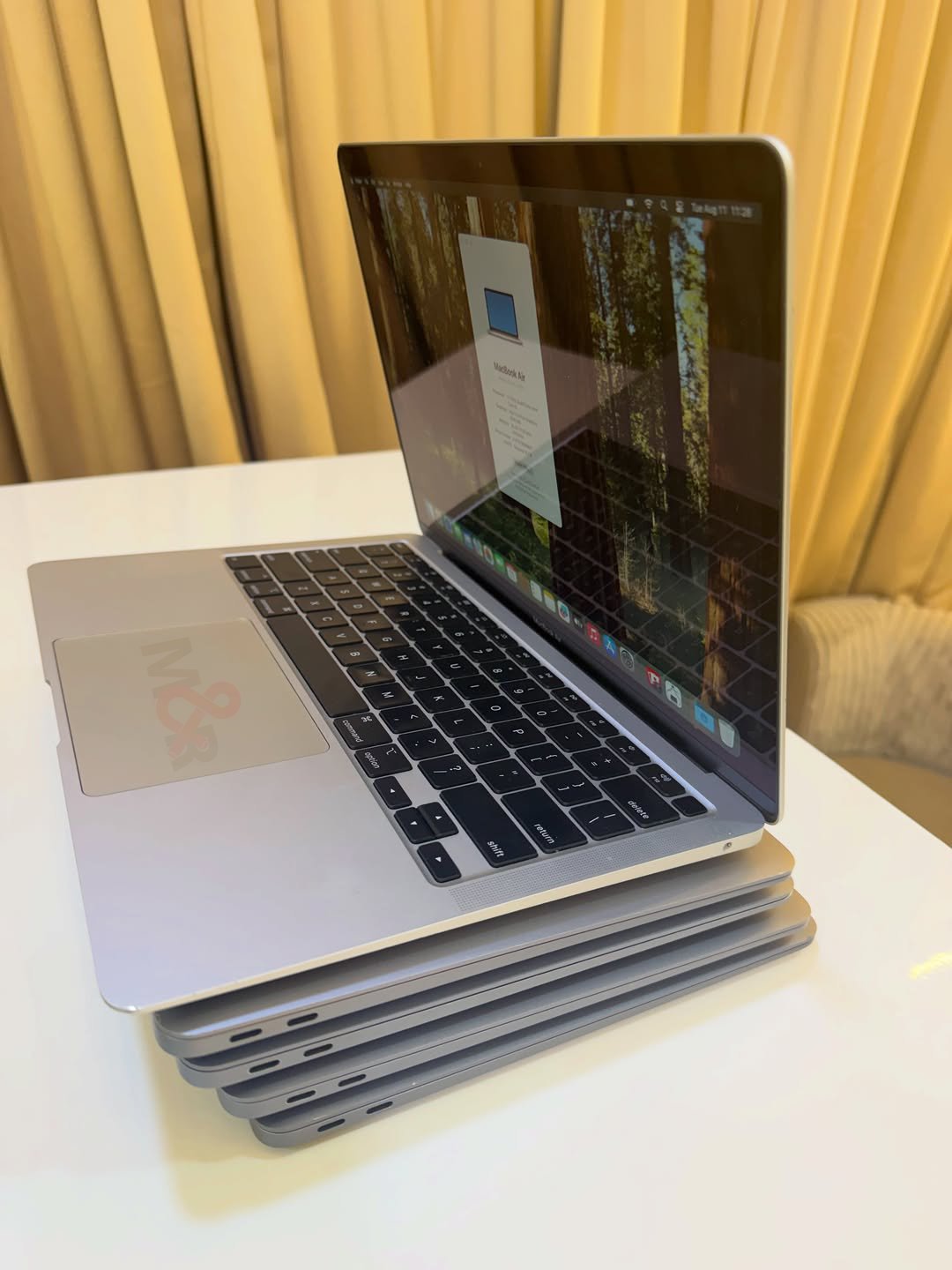 Apple MacBook Air 13-inch (2020) - Core i5, 16GB, 256GB 2 Apple MacBook Air 13-inch (2020) - Core i5, 16GB, 256GB