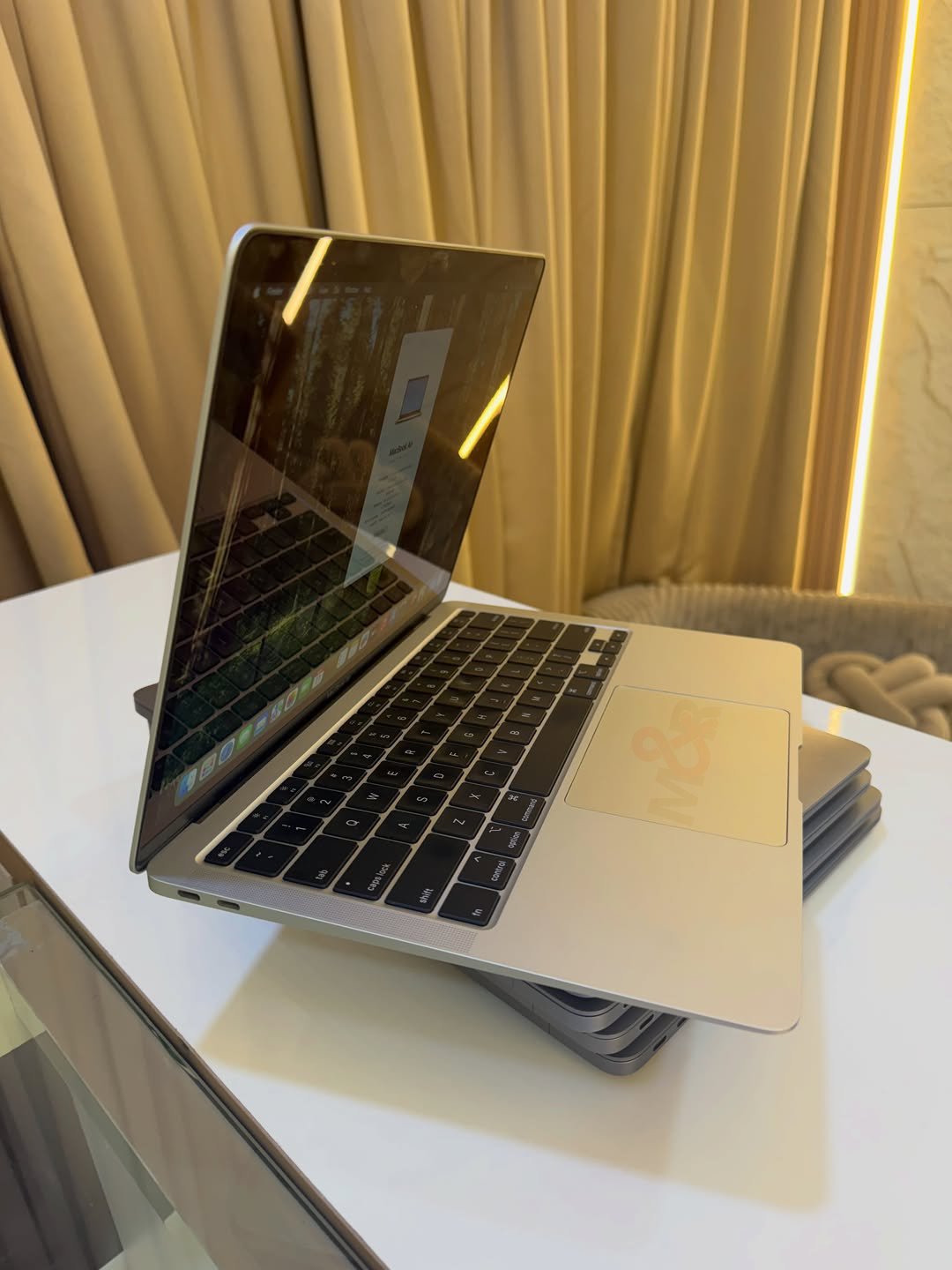 Apple MacBook Air 13-inch (2020) - Core i5, 16GB, 256GB 3 Apple MacBook Air 13-inch (2020) - Core i5, 16GB, 256GB