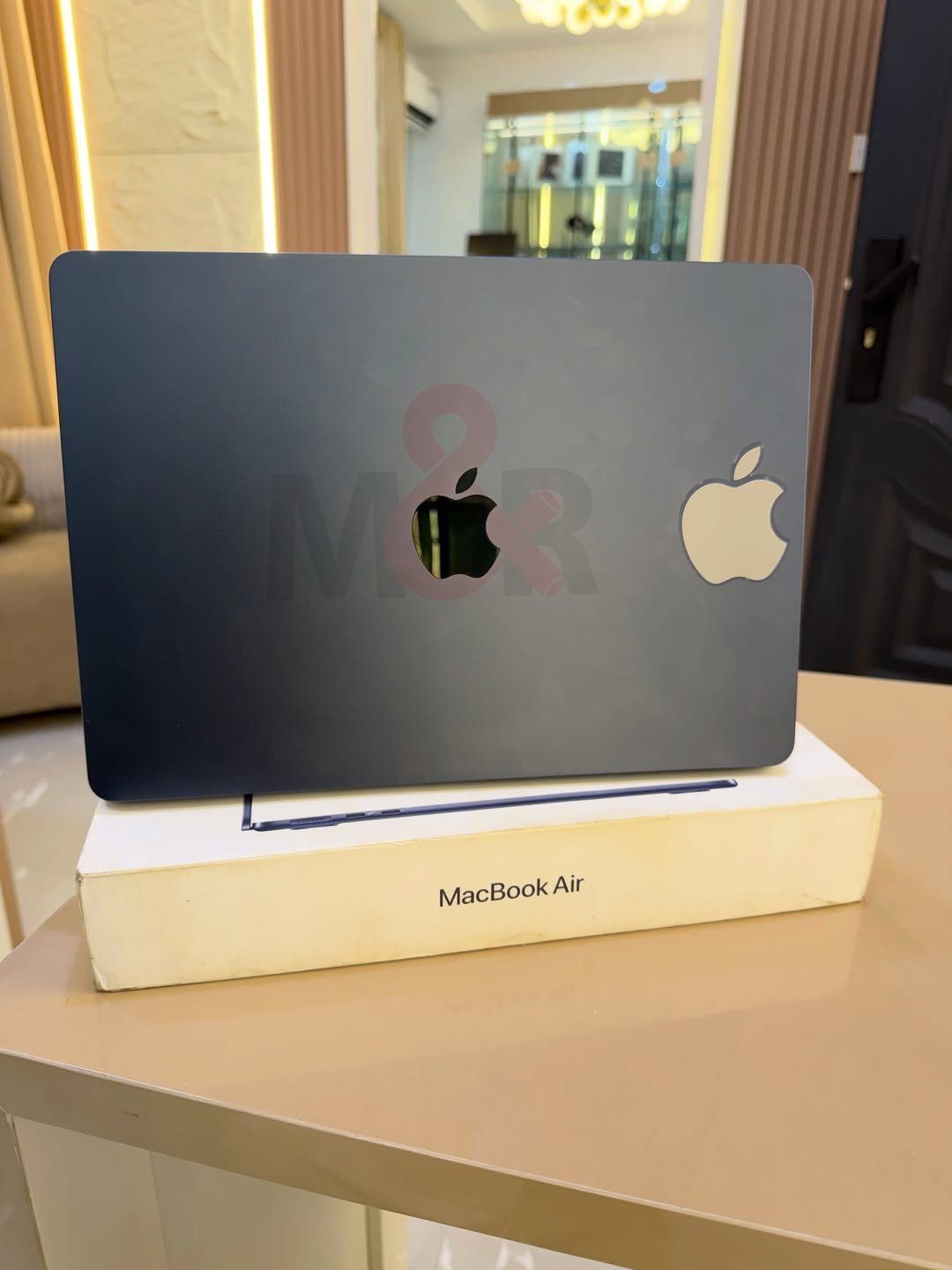Apple MacBook Air 13-inch (M3, 2024) - 16GB RAM, 512GB SSD 1 Apple MacBook Air 2024 M3 13 inch - 16GB RAM, 512GB SSD