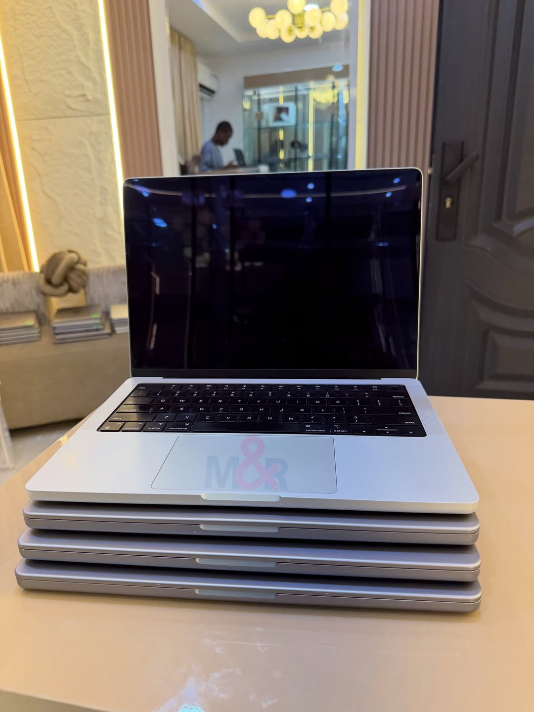 Apple MacBook Pro 14-inch (M1 Pro, 2021) - 16GB RAM, 512GB SSD 1 Apple MacBook Pro 2021 M1 Pro 14-inch - 16GB RAM, 512GB SSD