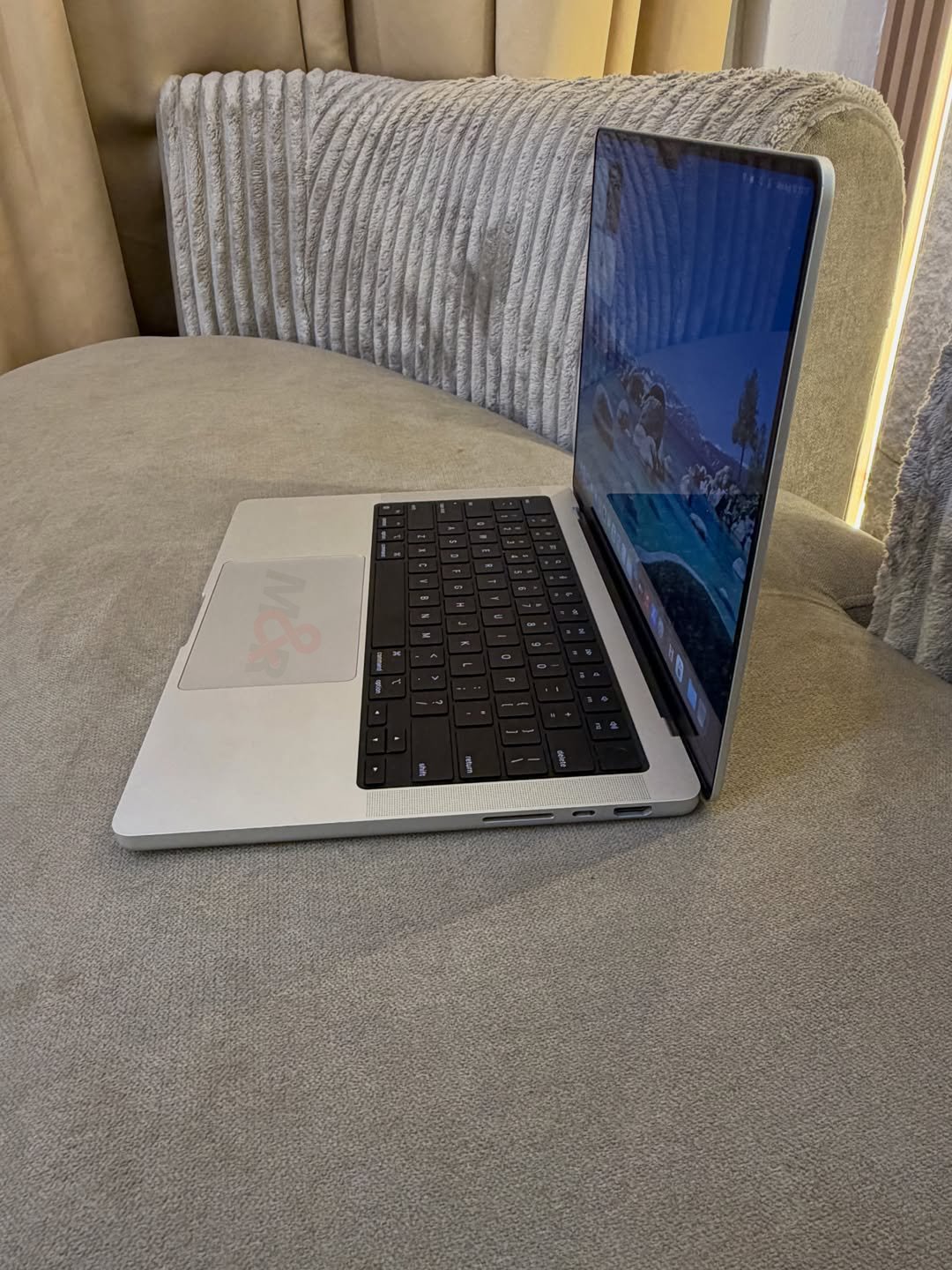 Apple MacBook Pro 14-inch (M3 Pro, 2023) - 18GB, 512GB 2 Apple MacBook Pro 14-inch (M3 Pro, 2023) - 18GB, 512GB