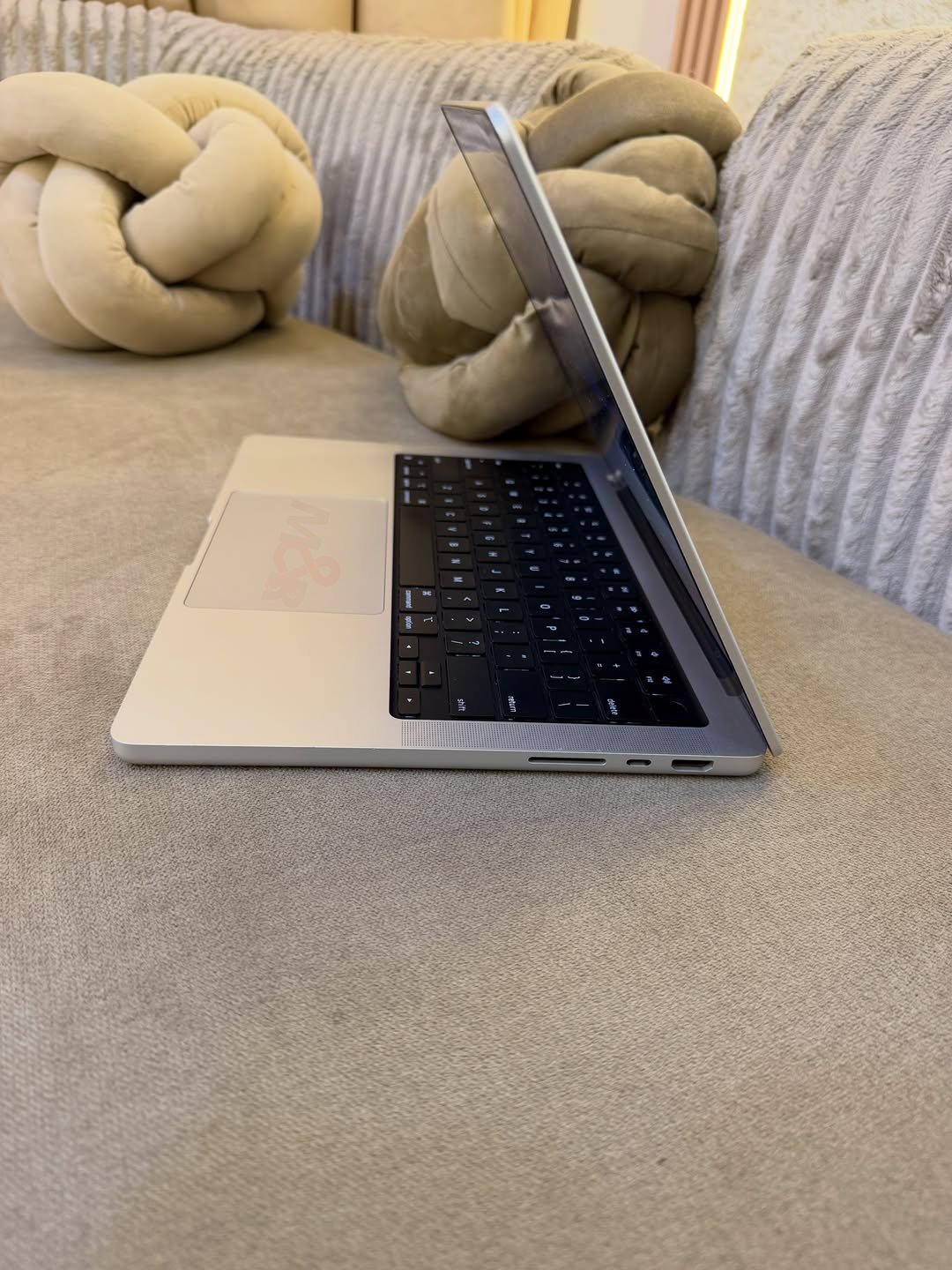Apple MacBook Pro 14-inch (M3 Pro, 2023) - 18GB, 512GB 3 Apple MacBook Pro 14-inch (M3 Pro, 2023) - 18GB, 512GB