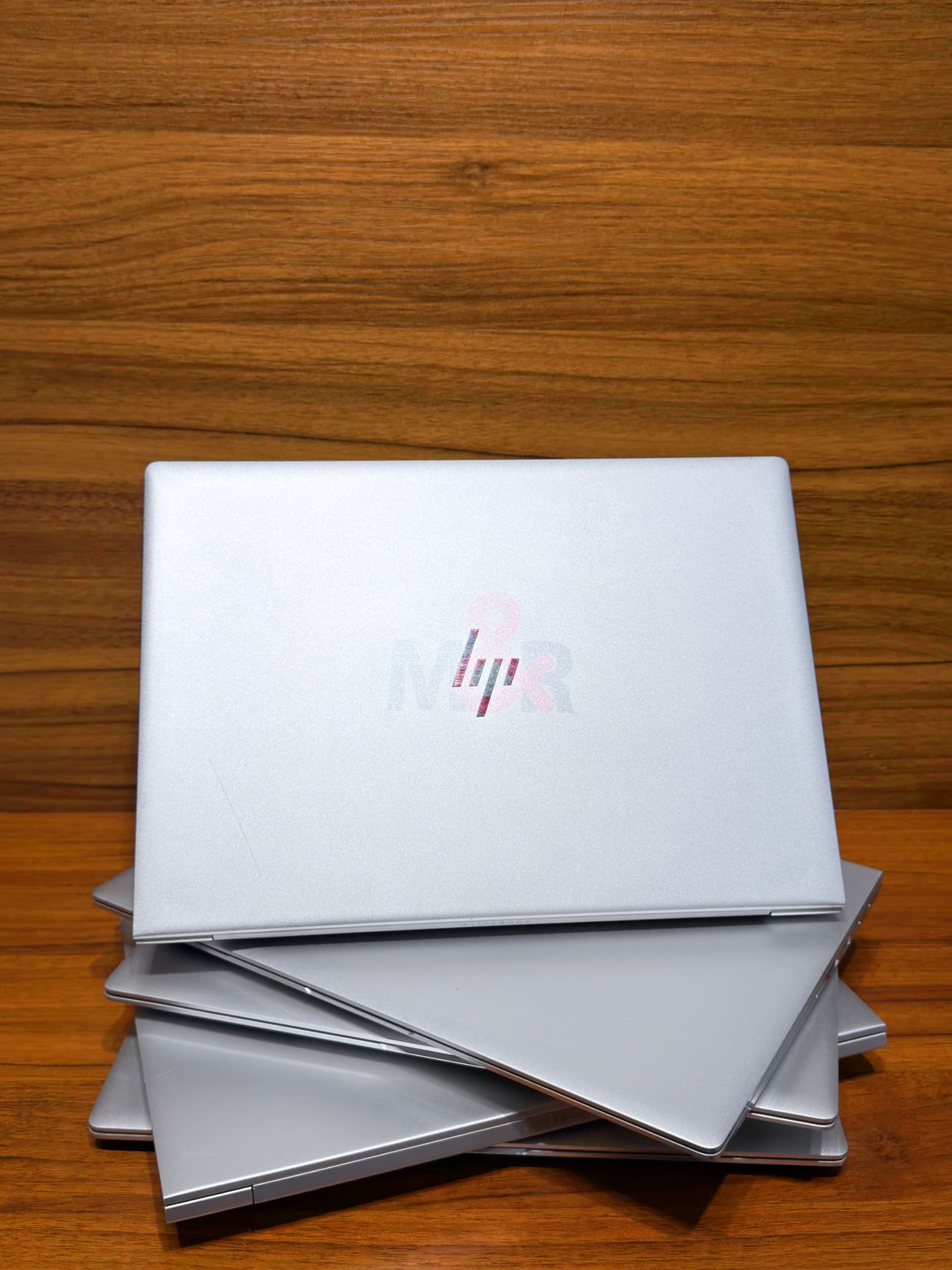 HP EliteBook 1040 G4 - Core i7, 16GB, 512GB 2 HP EliteBook 1040 G4 - Core i7, 16GB, 512GB
