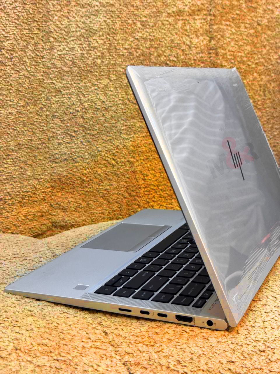 HP EliteBook 840 G5 - Core i5, 8GB, 256GB 2 HP EliteBook 840 G5 - Core i5, 8GB, 256GB