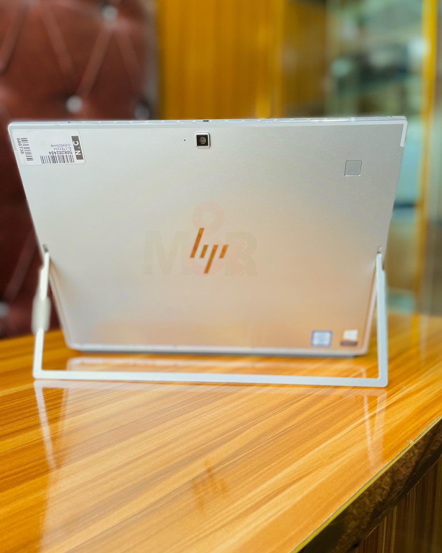 HP EliteBook x2 1012 G2 - Core i5, 8GB, 256GB 2 HP EliteBook x2 1012 G2 - Core i5, 8GB, 256GB