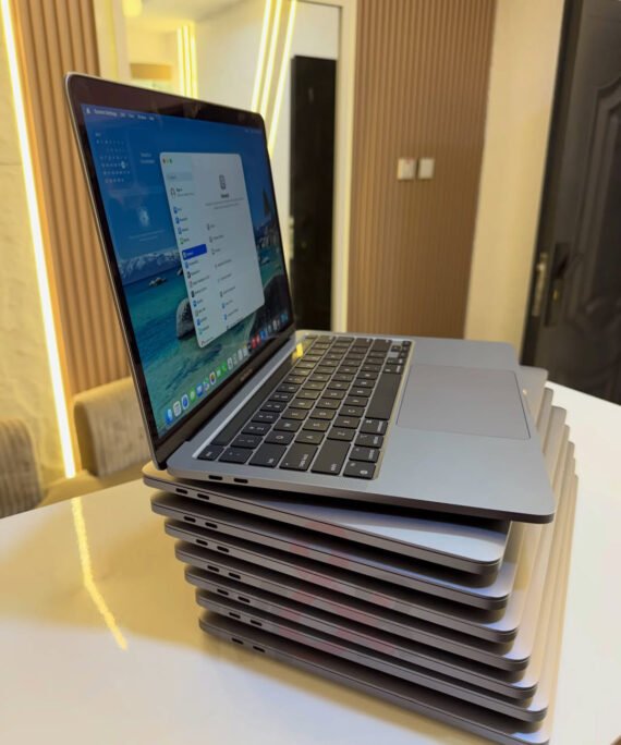 Apple MacBook Pro 13-inch (2018) - Core i7, 16GB, 256GB