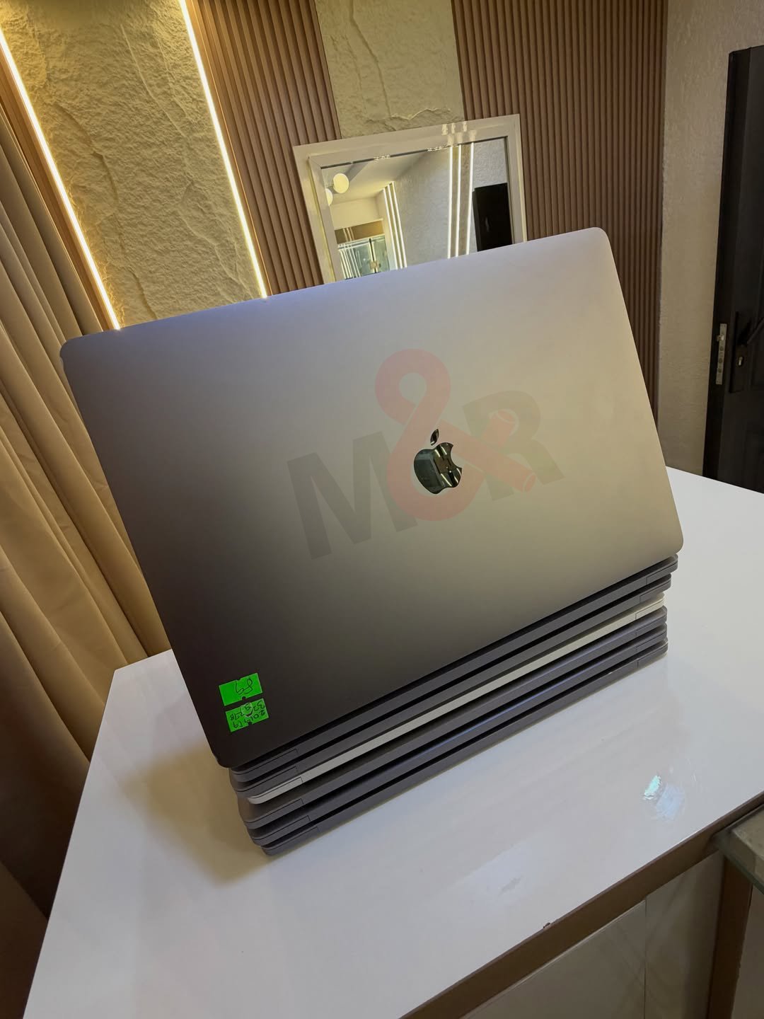 Apple MacBook Pro 16-inch (2019) - Core i9, 16GB, 1TB 1 Apple MacBook Pro 16-inch (2019) - Core i9, 16GB, 1TB
