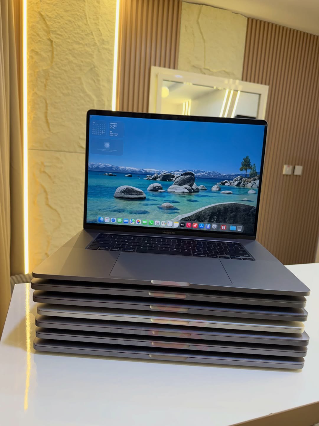 Apple MacBook Pro 16-inch (2019) - Core i9, 16GB, 1TB 3 Apple MacBook Pro 16-inch (2019) - Core i9, 16GB, 1TB