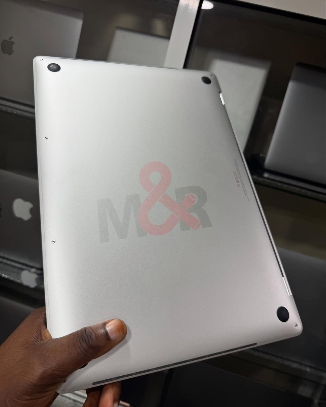 Apple MacBook Pro 16-inch (2019) - Core i9, 16GB, 512GB 2 Apple MacBook Pro 16-inch (2019) - Core i9, 16GB, 512GB
