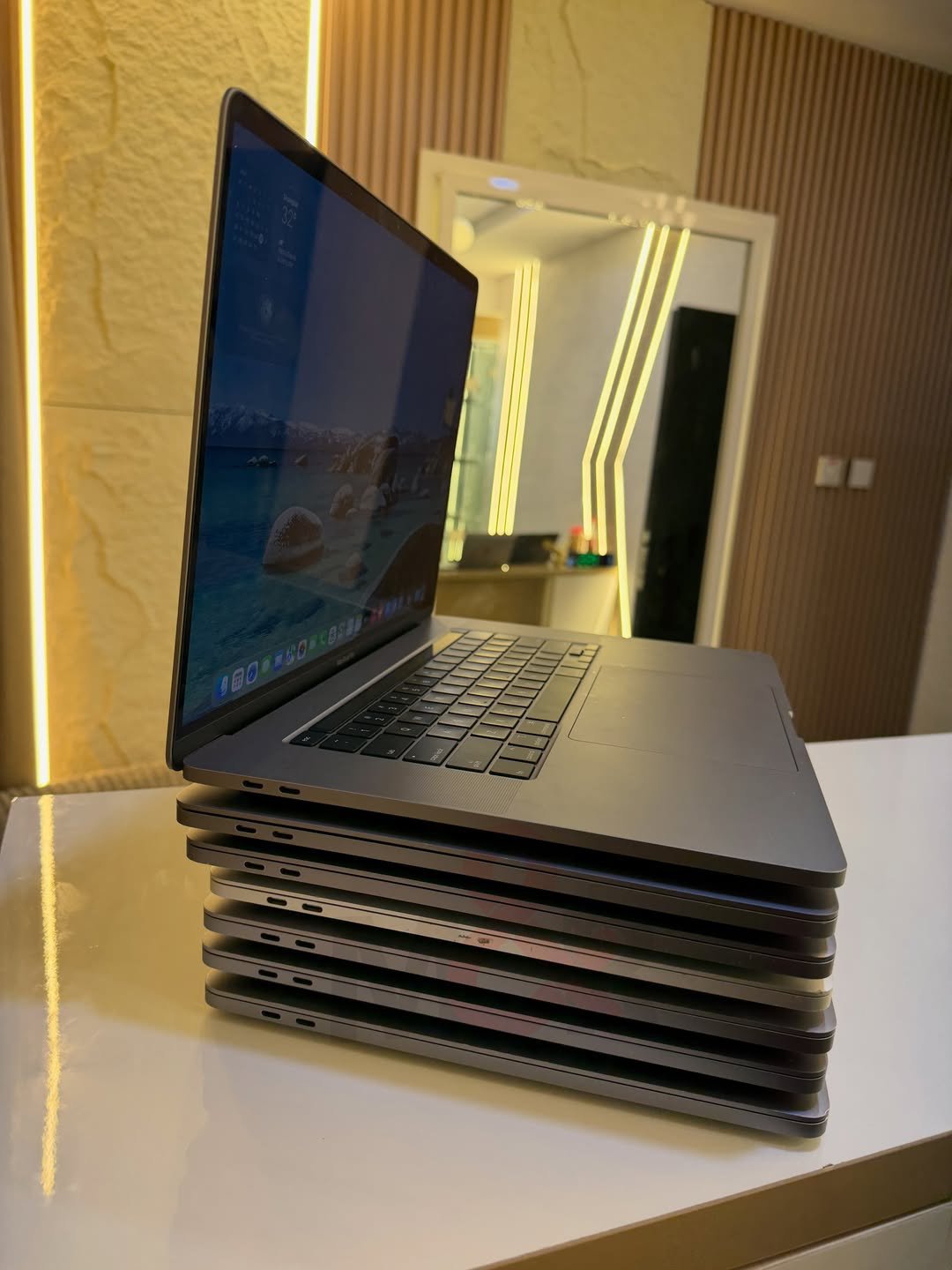Apple MacBook Pro 16-inch (2019) - Core i9, 32GB, 1TB 3 Apple MacBook Pro 16-inch (2019) - Core i9, 32GB, 1TB