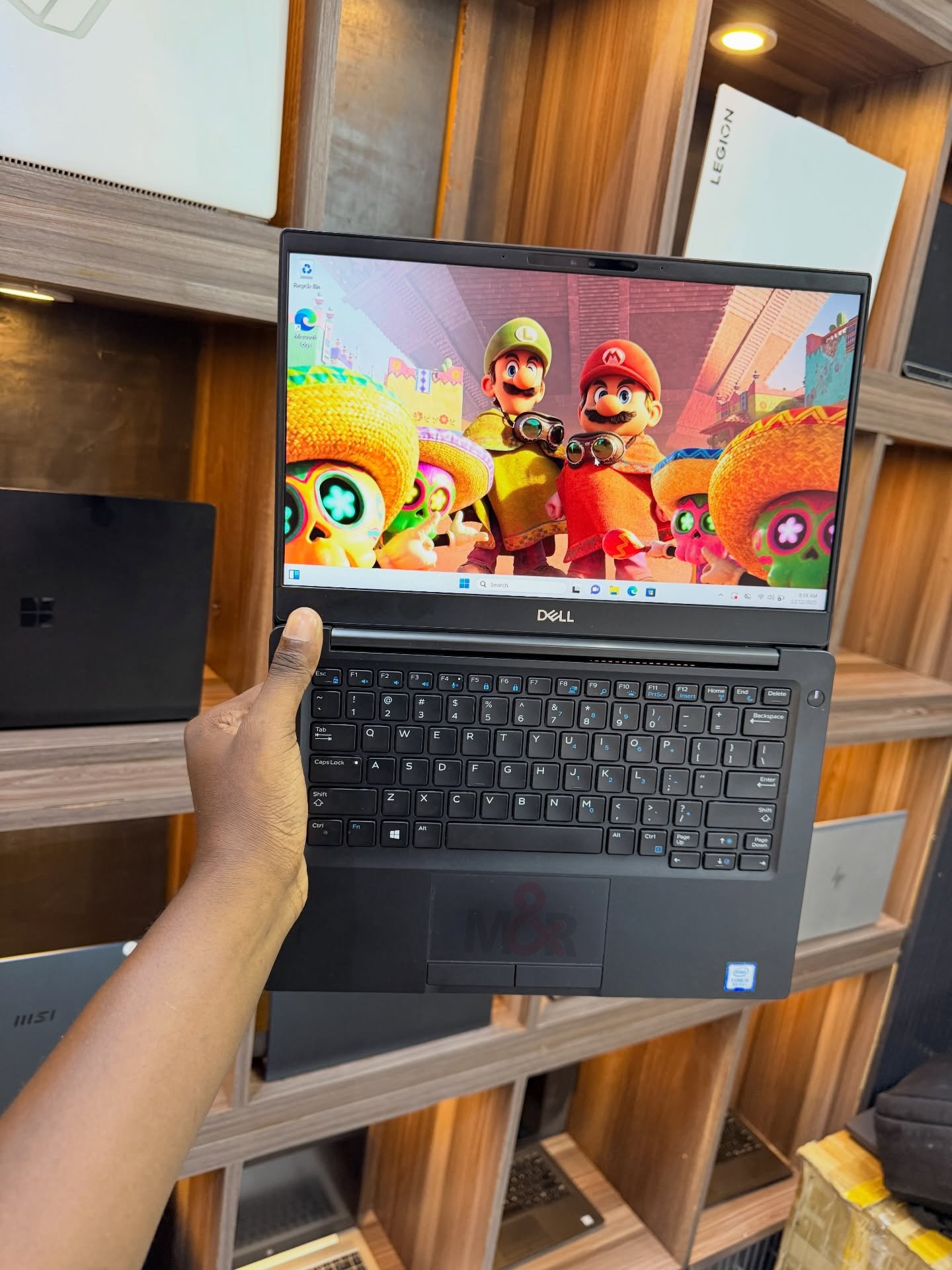 Dell Latitude 7390 - Core i5 8th Gen, 16GB, 256GB 1 Dell Latitude 7390 - Core i5 8th Gen, 16GB, 256GB