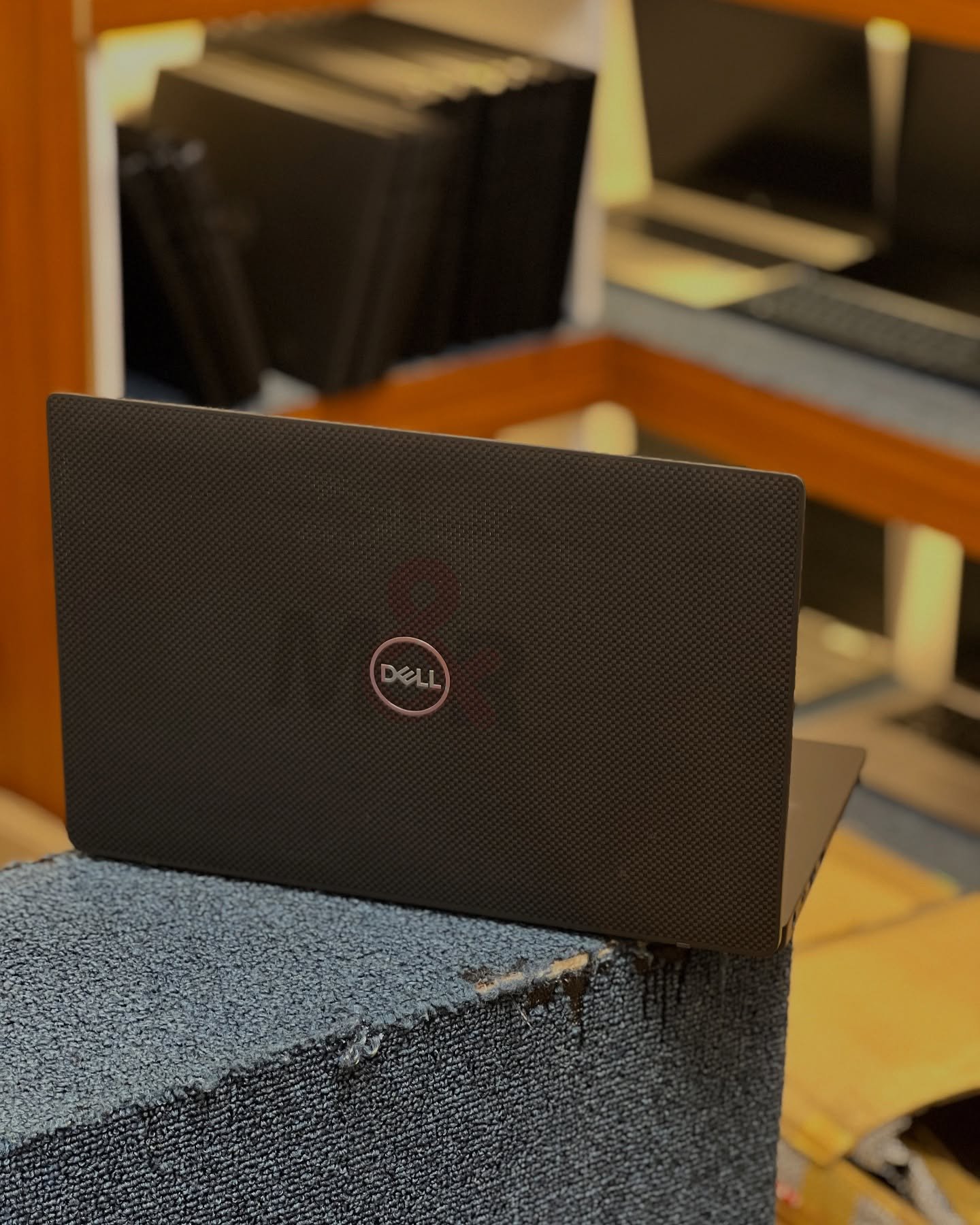 Dell Latitude 7400 Touchscreen - Core i5 8th Gen, 16GB, 256GB 3 Dell Latitude 7400 Touchscreen - Core i5 8th Gen, 16GB, 256GB