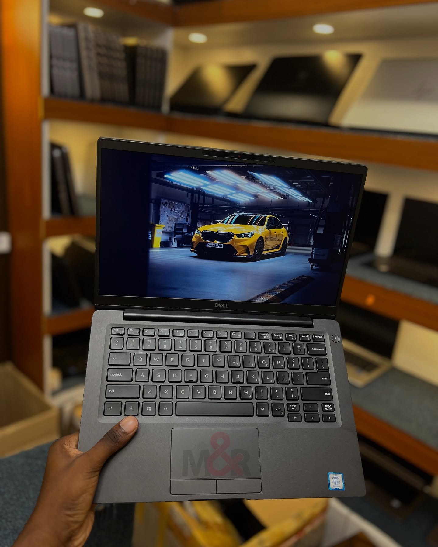 Dell Latitude 7400 Touchscreen - Core i5 8th Gen, 16GB, 256GB 1 Dell Latitude 7400 Touchscreen - Core i5 8th Gen, 16GB, 256GB