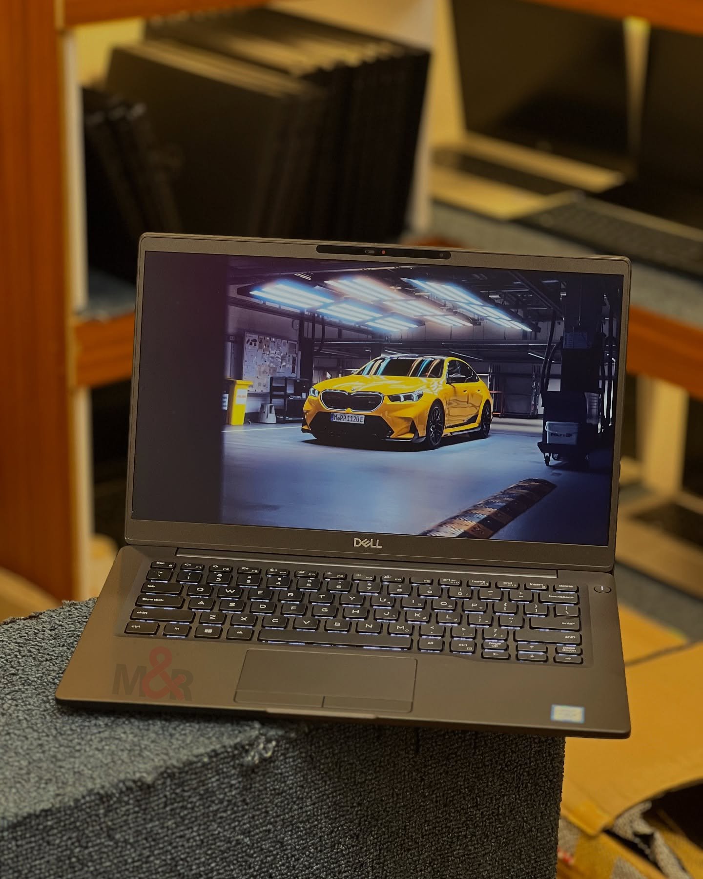 Dell Latitude 7400 Touchscreen - Core i5 8th Gen, 16GB, 256GB 2 Dell Latitude 7400 Touchscreen - Core i5 8th Gen, 16GB, 256GB