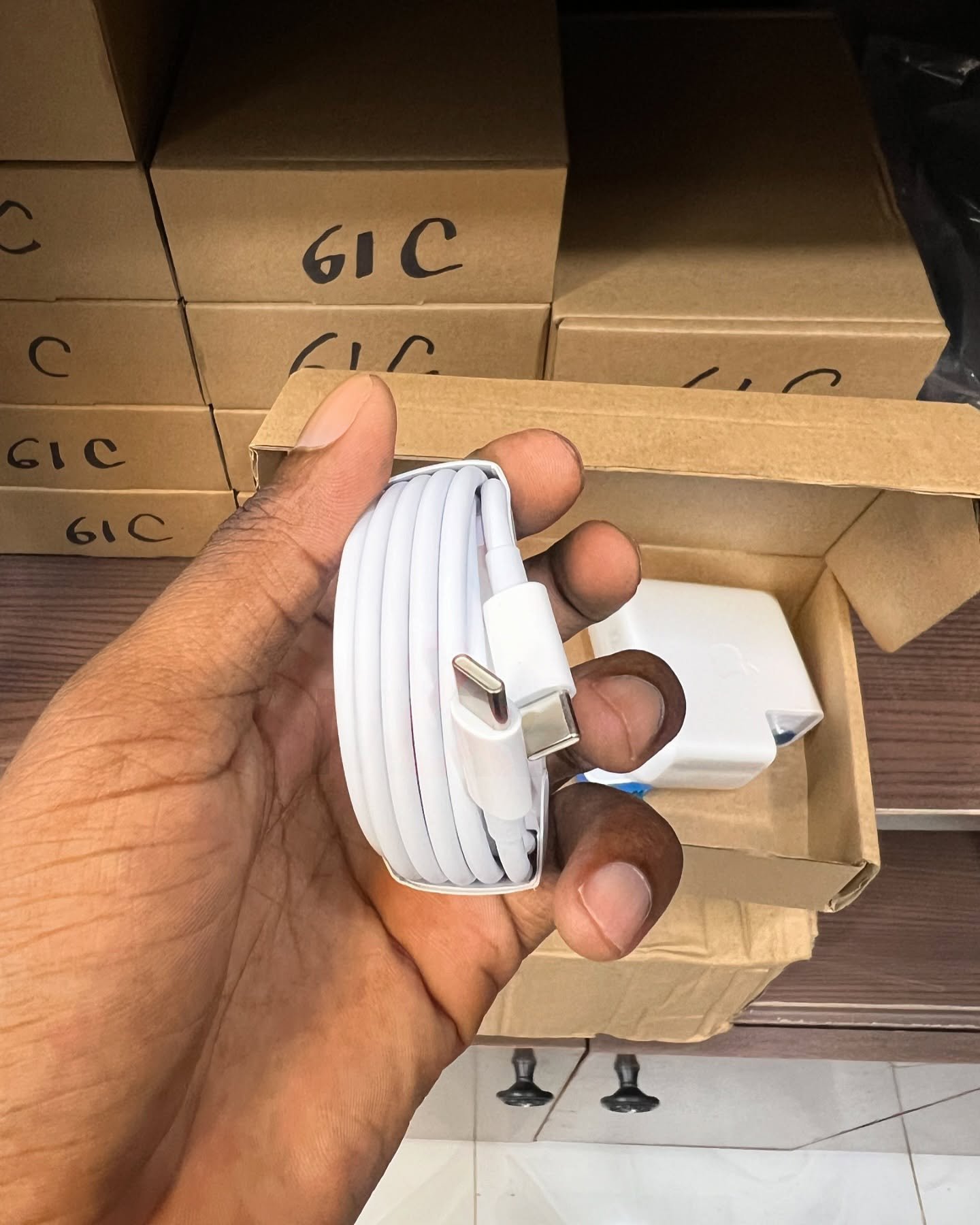Genuine Apple 61W USB-C Power Adapter Charger 4 Genuine Apple 61W USB-C Power Adapter Charger