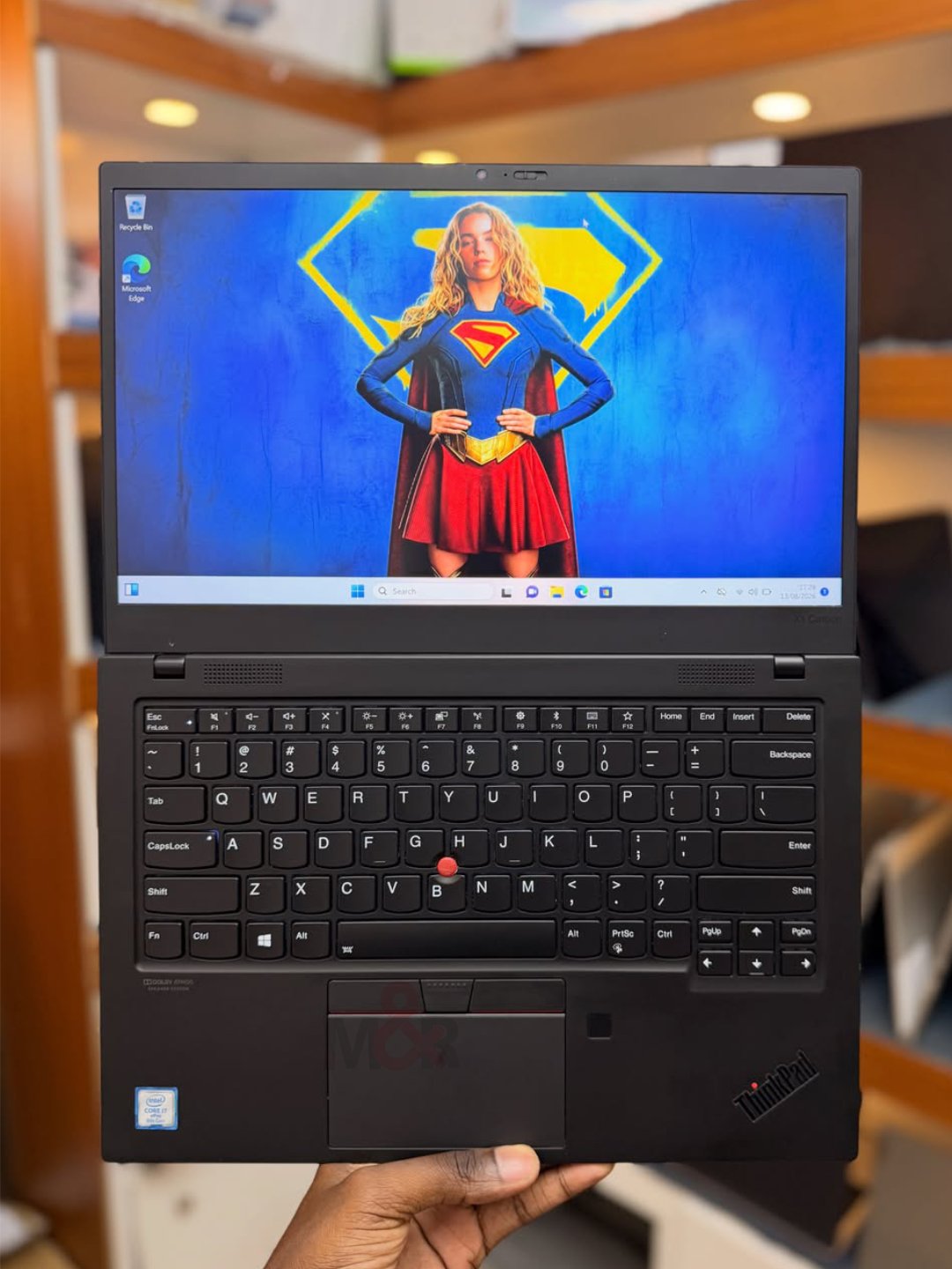 Lenovo ThinkPad X1 Carbon Gen 7 - Core i7, 16GB, 512GB 3 Lenovo ThinkPad X1 Carbon - Core i7, 16GB, 512GB