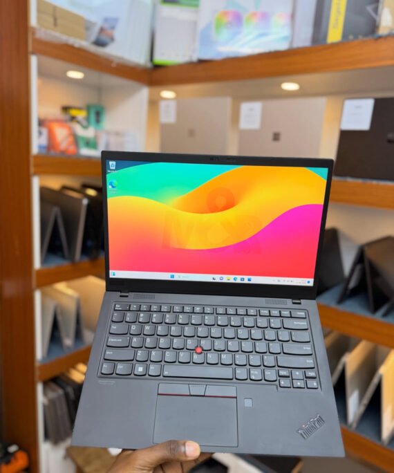 Lenovo ThinkPad X1 Carbon Gen 8 Touchscreen - Core i7 10th Gen, 16GB, 512GB