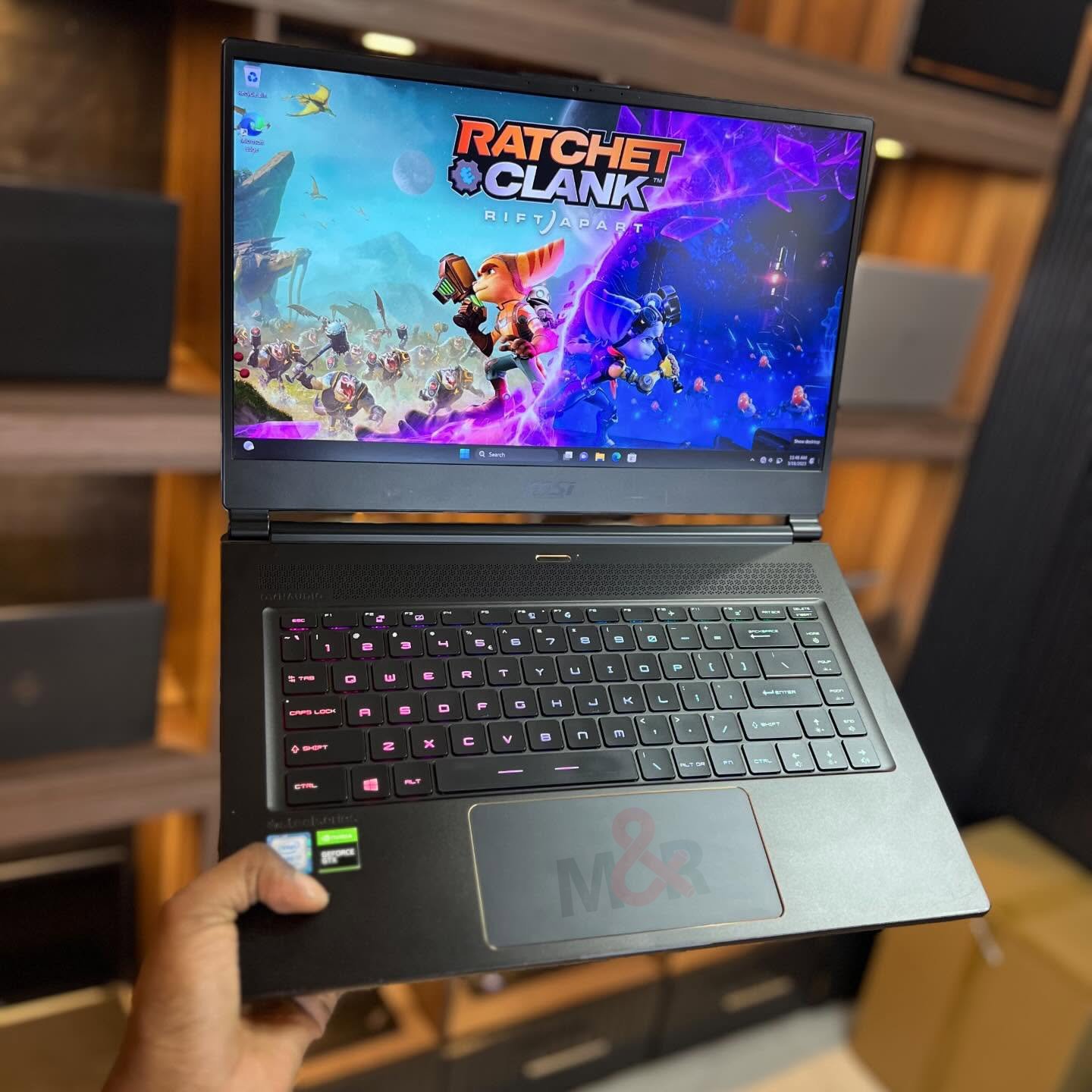 MSI GS65 Stealth - Core i7-9750H, GTX 1660Ti 6GB, 16GB, 512GB (144Hz) 1 MSI GS65 Stealth - Core i7-9750H, GTX 1660Ti 6GB, 16GB, 512GB (144Hz)