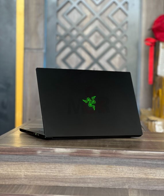 Razer Blade 15 Advanced (Early 2020) - Core i7, RTX 2080 Super, 16GB, 512GB