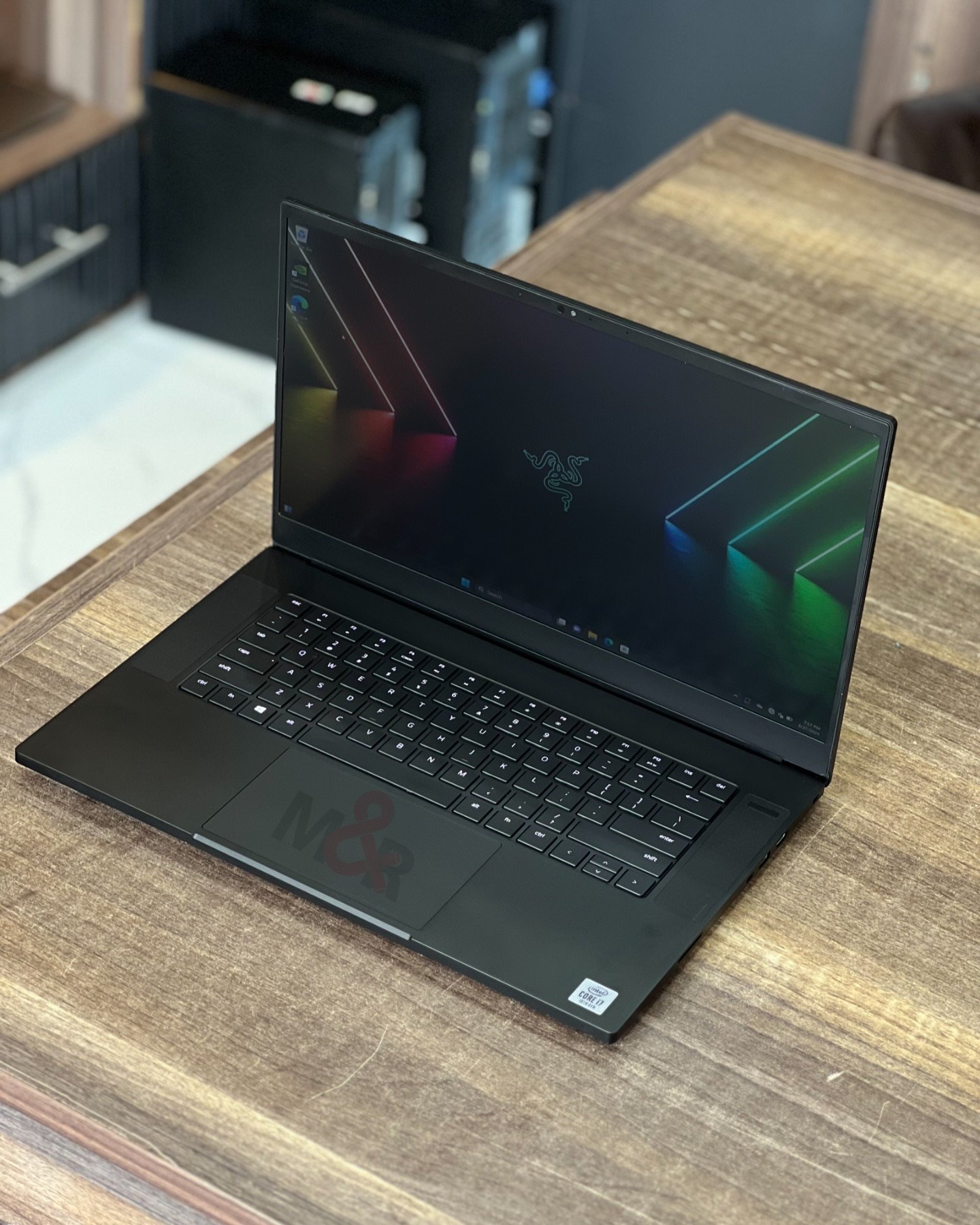 Razer Blade 15 Advanced (Early 2020) - Core i7, RTX 2080 Super, 16GB, 512GB 1 Razer Blade 15 Advanced (Early 2020) - Core i7, RTX 2080 Super, 16GB, 512GB